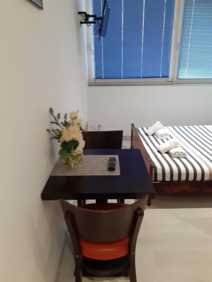 Paris Par Trains, Area, Studios Avec Salle De Bain Et Kitchenette Privees, Ou, Chambres Avec Salles Bain Et Cuisines Communes Persan Екстер'єр фото