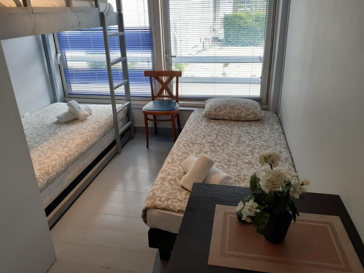 Paris Par Trains, Area, Studios Avec Salle De Bain Et Kitchenette Privees, Ou, Chambres Avec Salles Bain Et Cuisines Communes Persan Екстер'єр фото