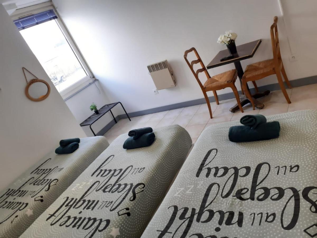 Paris Par Trains, Area, Studios Avec Salle De Bain Et Kitchenette Privees, Ou, Chambres Avec Salles Bain Et Cuisines Communes Persan Екстер'єр фото