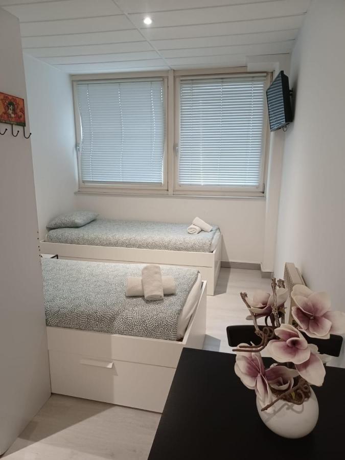 Paris Par Trains, Area, Studios Avec Salle De Bain Et Kitchenette Privees, Ou, Chambres Avec Salles Bain Et Cuisines Communes Persan Екстер'єр фото