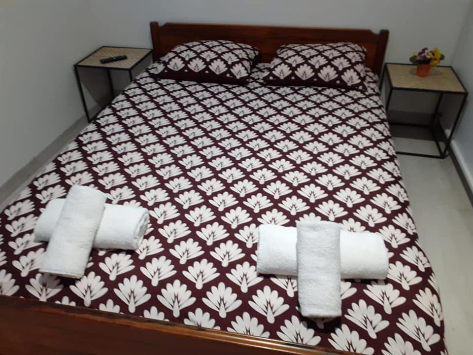 Paris Par Trains, Area, Studios Avec Salle De Bain Et Kitchenette Privees, Ou, Chambres Avec Salles Bain Et Cuisines Communes Persan Екстер'єр фото