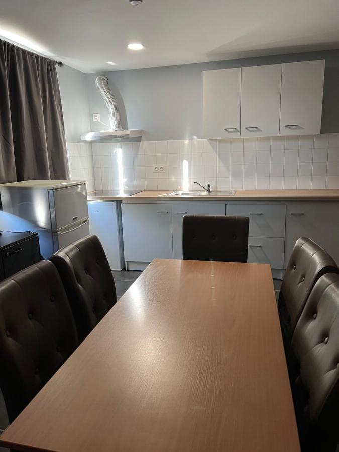 Paris Par Trains, Area, Studios Avec Salle De Bain Et Kitchenette Privees, Ou, Chambres Avec Salles Bain Et Cuisines Communes Persan Екстер'єр фото
