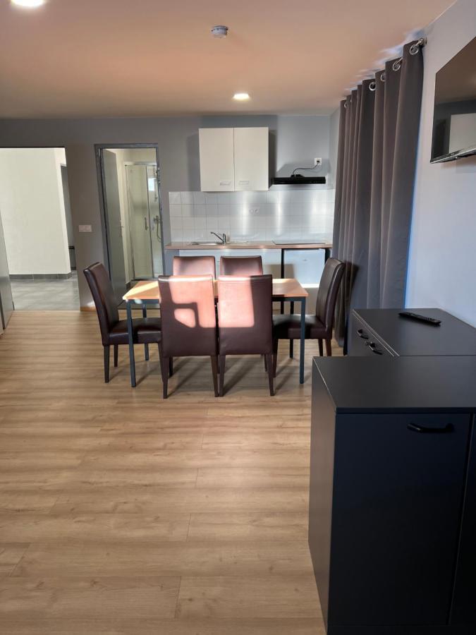 Paris Par Trains, Area, Studios Avec Salle De Bain Et Kitchenette Privees, Ou, Chambres Avec Salles Bain Et Cuisines Communes Persan Екстер'єр фото